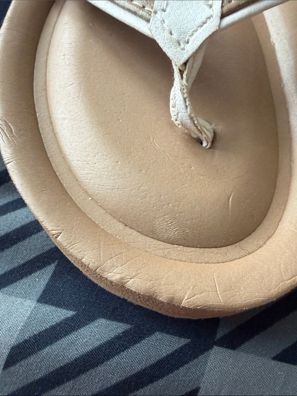 Michael Kors Thong Sandals - Picture 3 of 7